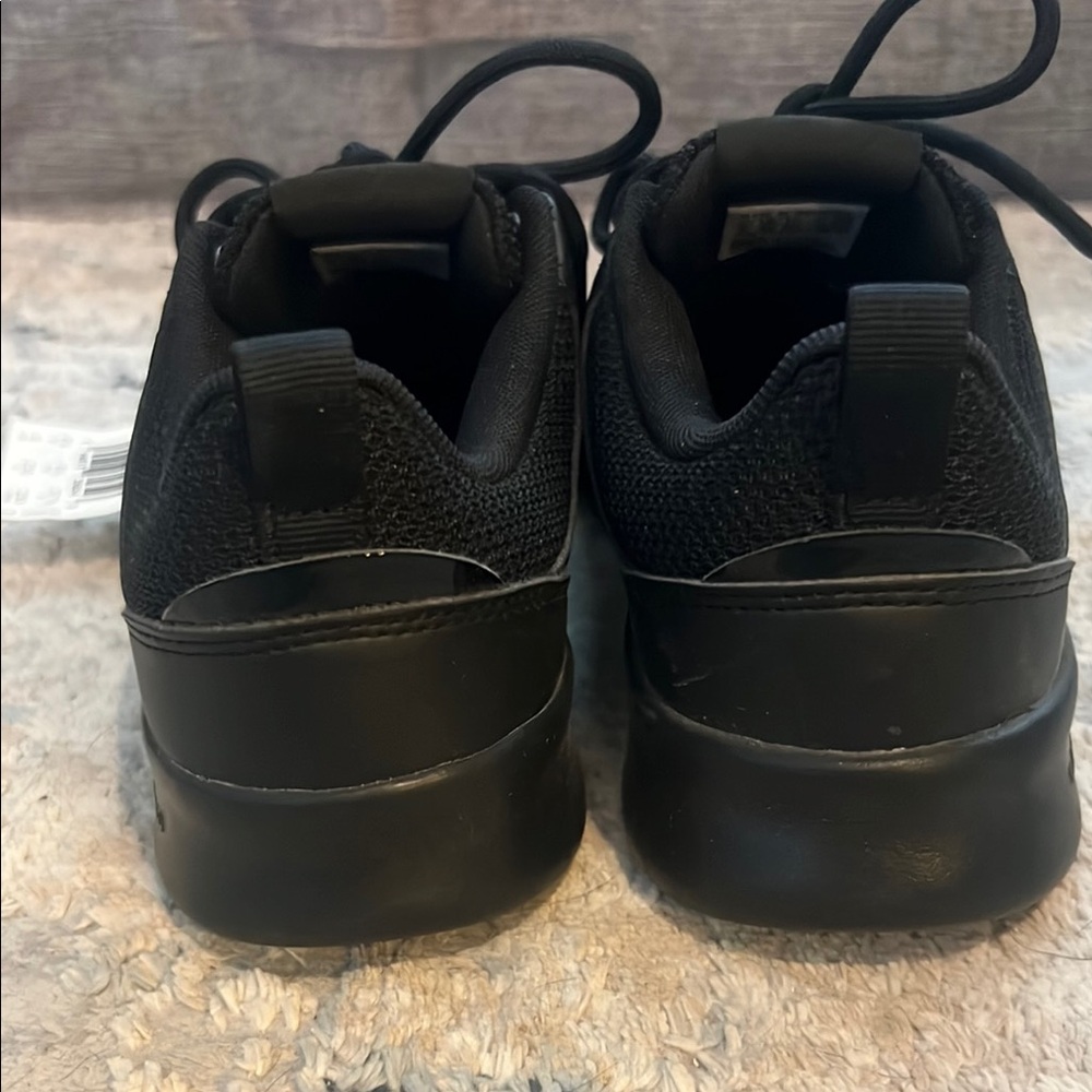 Adidas Black Sneakers with Streamlined Design - Picture 6 of 10
